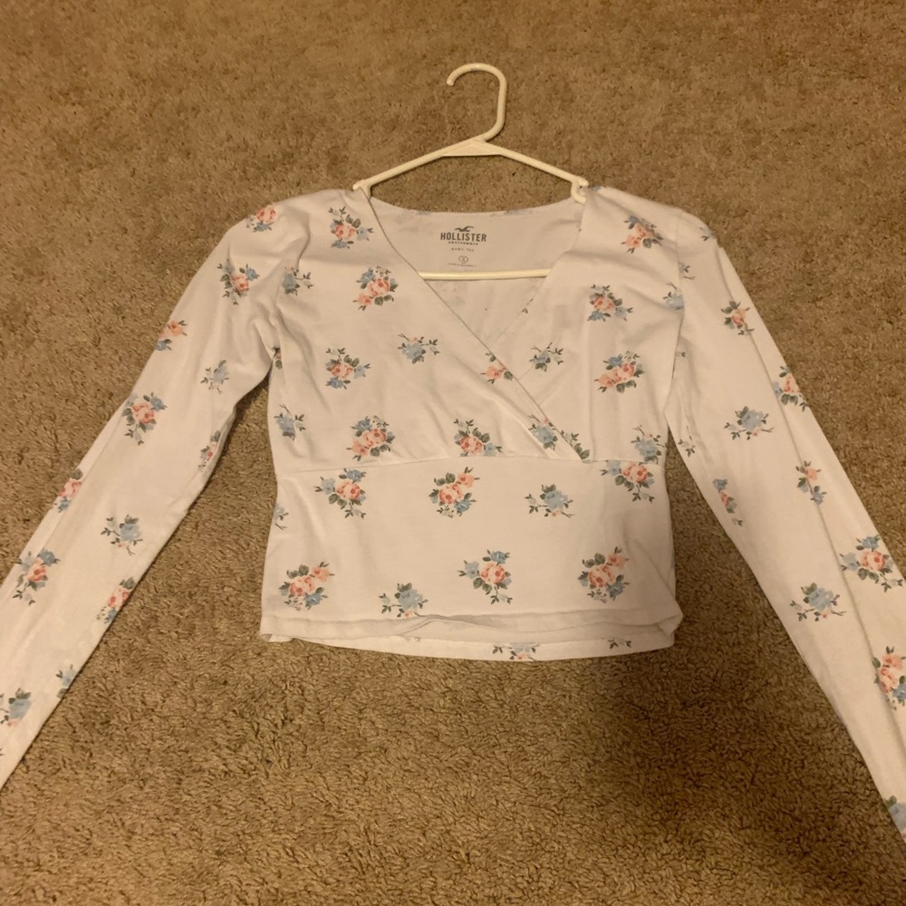 Hollister long sleeve cropped tee, small, and white with flowers.